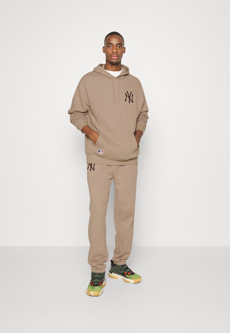 New Era MLB NEW YORK YANKEES LOGO HOODY - Zip-up sweatshirt - ash  brown/light brown - Zalando.de