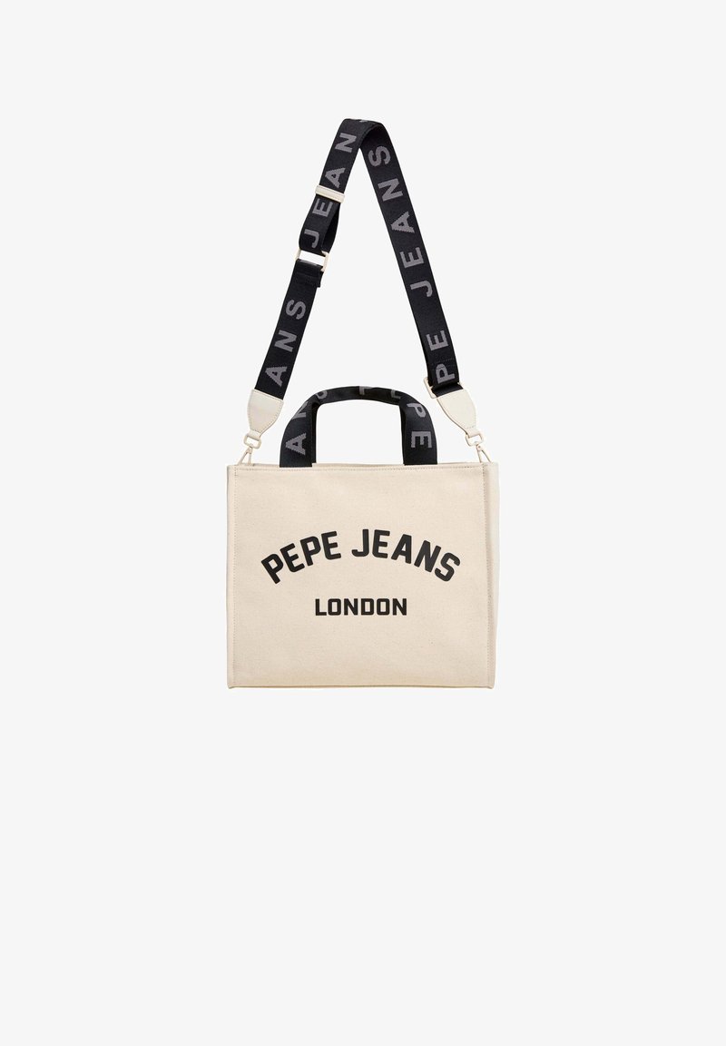 Bež platnena torba s crnim logotipom "PEPE JEANS LONDON", sa dvostrukim ručkama i podesivim crnim remenom s uzorkom logotipa.