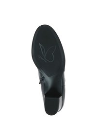 Soletta di scarpa nera con una texture liscia, caratterizzata da un logo a farfalla. Il tacco è quadrato e basso, con una finitura in gomma resistente.
