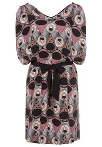 Abito a maniche corte in tessuto stampato con forme geometriche nei toni di marrone, rosa e nero, con una cintura nera annodata in vita.