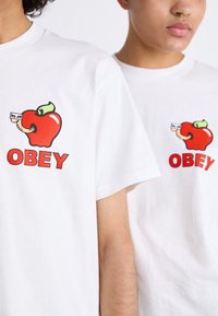 Obey Clothing APPLE OF MY EYE UNISEX - Triko s potiskem - white