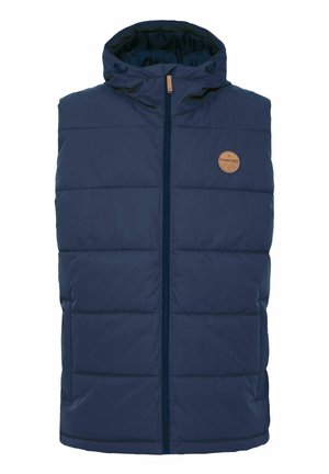 Marineblauwe gewatteerde vest met capuchon, voorzien van een ritssluiting aan de voorkant, een geborduurd ontwerp en een rond leren logopatch op de borst. Gladde textuurafwerking.