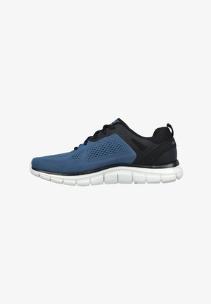 Sportliche Herrenschuhe mit einem blauen Mesh-Obermaterial, schwarzen Akzenten und einer weißen gepolsterten Sohle, die ein flexibles Design und eine atmungsaktive Konstruktion aufweisen.
