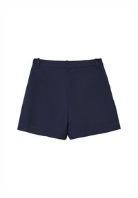 Shorts bleu marine, design ajusté, devant plat, deux poches latérales, une poche arrière, texture lisse et bords ourlés.