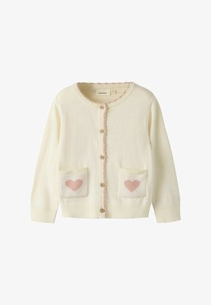 Cardigan lavorato a maglia color crema con bottoni sul davanti, polsini a costine, scollo rotondo e tasche frontali con motivi a cuore rosa.