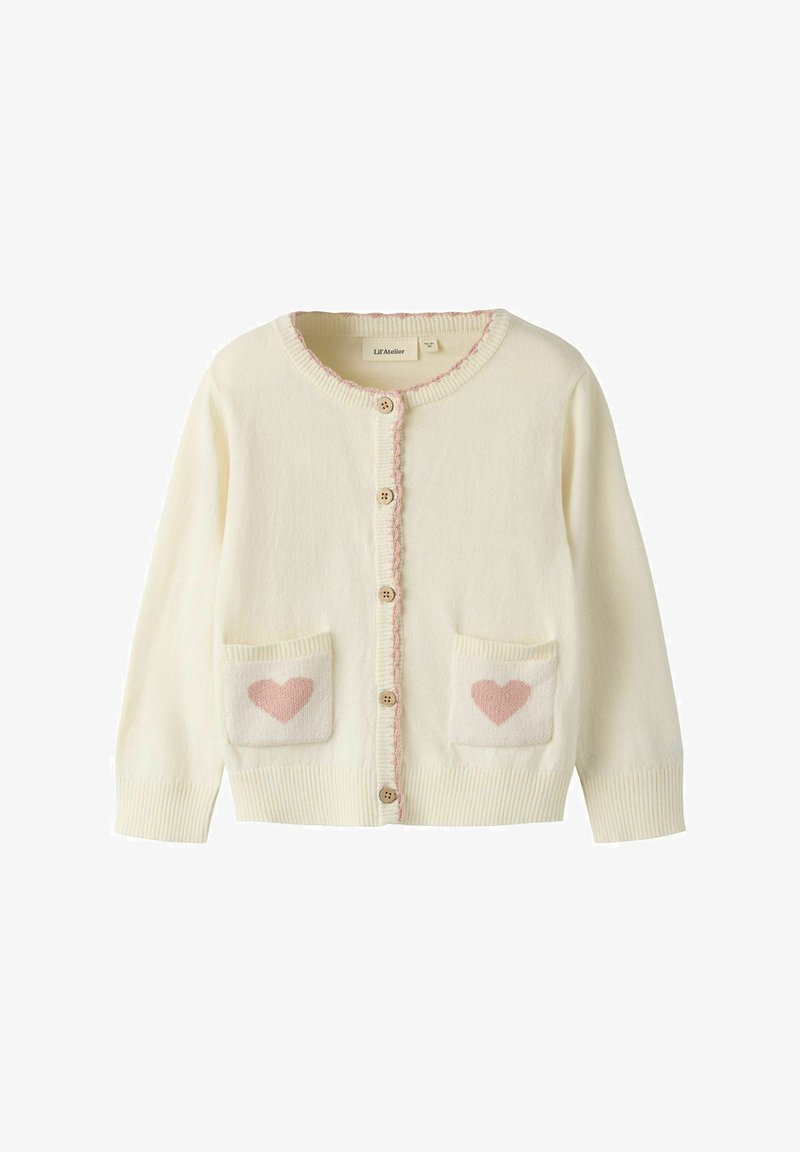 Kremfarvet strikket cardigan med knapper foran, ribbet manchetter, rund halsudskæring og forlommer med pink hjerte-designs.