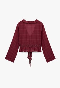 Bordeaux geruite blouse met lange mouwen, geplooide halslijn, kanten detail aan de zoom en verstelbare koord aan de achterkant. Lichtgewicht stof.