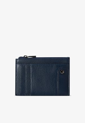 Porte-cartes en cuir bleu marine avec trois emplacements pour cartes, une poche à bouton-pression et un compartiment supérieur zippé.