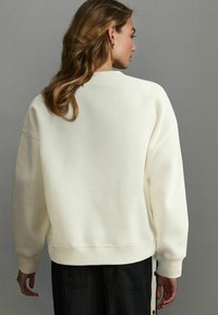Next CONTEMPORARY CREW NECK  - Sudadera - ecru white