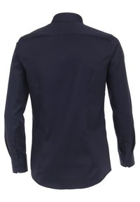 Marineblauwe langslijfshemd met een klassieke kraag, een gladde textuur en knoopmanchetten. Taillering met een afgeronde zoom aan de achterkant.