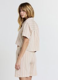 Calliope BERMUDA RIGHE RILIEVO  - Shorts - var beige medio