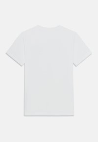 Λευκό βαμβακερό T-shirt με στρογγυλή λαιμόκοψη, κοντά μανίκια και απλή πλάτη, με ομαλή υφή και χωρίς ορατά σχέδια ή διακοσμητικά στοιχεία.