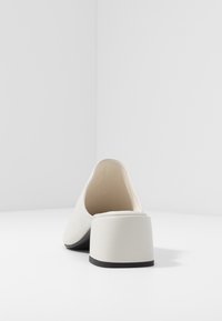 Filippa K Slip-ins med hög sula - white