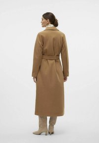 Vero Moda VMFORTUNEAYA LONG - Cappotto classico - tan