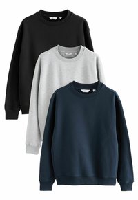 Tre sweatshirts: sort, lysegrå og mørkeblå. Hver med rund hals, ribbede manchetter og en blød, fleece-lignende tekstur.