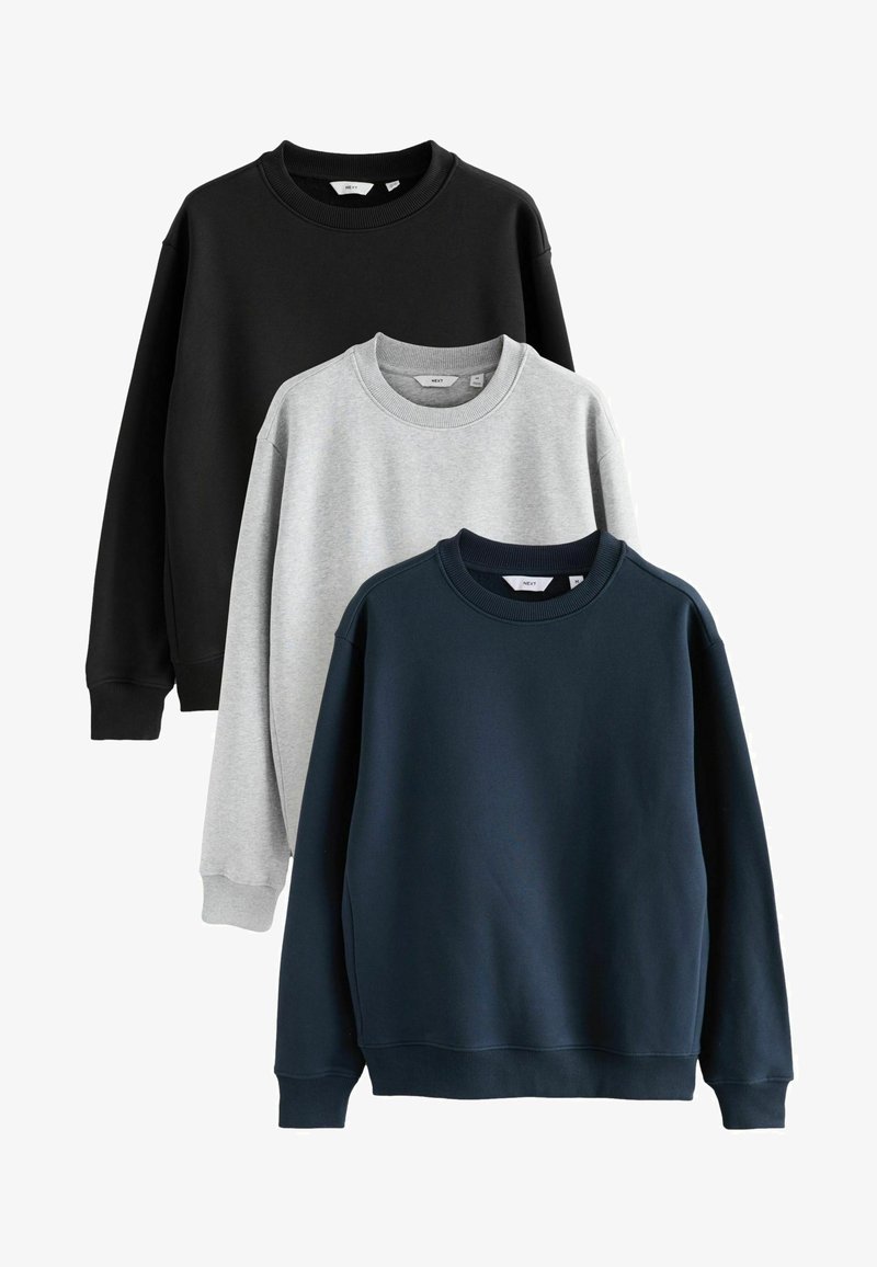 Három pulóver: fekete, világosszürke és sötétkék. Mindegyiken kerek nyak, bordás mandzsetta és puha bolyhos anyag található.