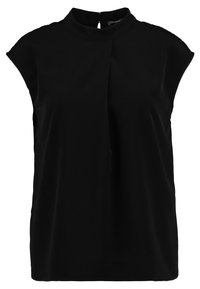 Sort kortærmet bluse med høj halsudskæring, med en forreste læg og nøgleringslukning bagpå, glat stoftype.