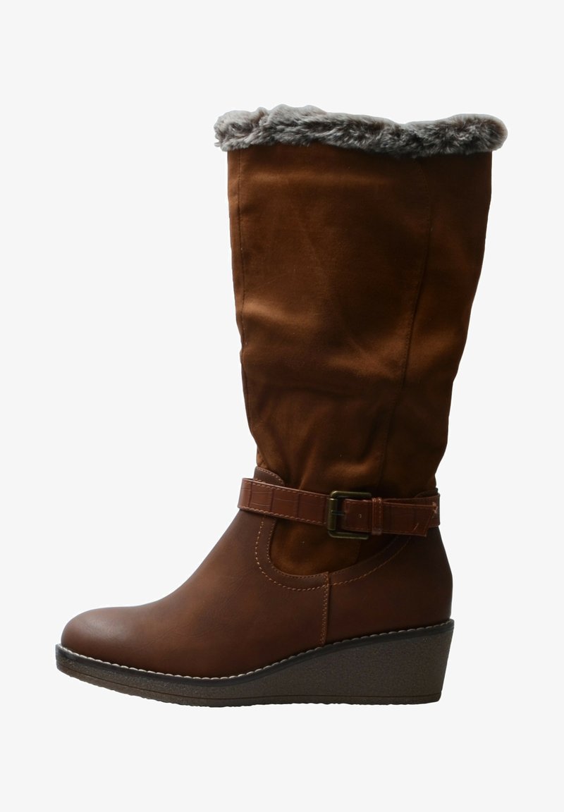 Brauner Kunstleder-Stiefel in kniehoher Länge mit einem weichen grauen Kunstfellbund, verziert mit einem dekorativen Gürtel und Keilabsatz. Strukturiertes Oberflächendesign.