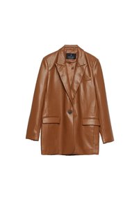 Ruskea tekonahkainen bleiseri, jossa on lovettu kaulus, yksinkertainen nappikiinnitys, kaksi etutaskua ja räätälöity istuvuus. Sileä, kiiltävä pinta.