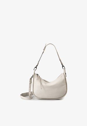 Schultertasche aus cremefarbenem Leder mit geschwungener Form, verstellbarem Riemen und Reißverschluss auf weißem Hintergrund.