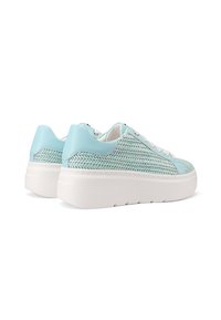 Sneakers platform chunky di colore blu chiaro con tomaia intrecciata, suola in gomma bianca e lacci rotondi. La parte posteriore presenta un accento blu chiaro liscio.