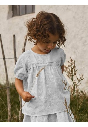 Lil' Atelier, Blouse - plein air