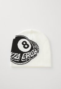 Gorro de punto en blanco con un gráfico de bola ocho negro y texto en negrita, textura suave, forma redonda y un ajuste ceñido.