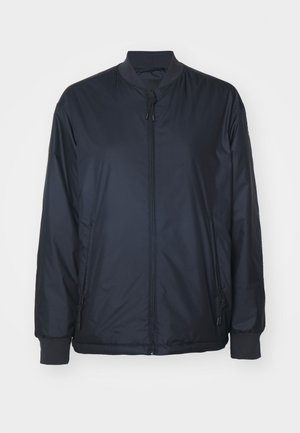 Chaqueta de bombardero de la marina, confeccionada en un tejido ligero y suave; cuenta con un cierre frontal de cremallera, bolsillos laterales y puños y cuello acanalados. Sin patrones.