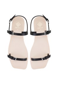 Zwarte platte sandalen met dunne banden en zilveren gespen, met een beige binnenzool voorzien van het merklogo en maat 37 in reliëf.