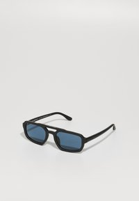 Selecionado, matte black