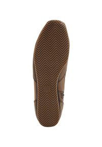 Suela de zapato marrón con un patrón de espiga, fabricada en material de goma y con un logo de marca. El diseño es plano con bordes curvados.