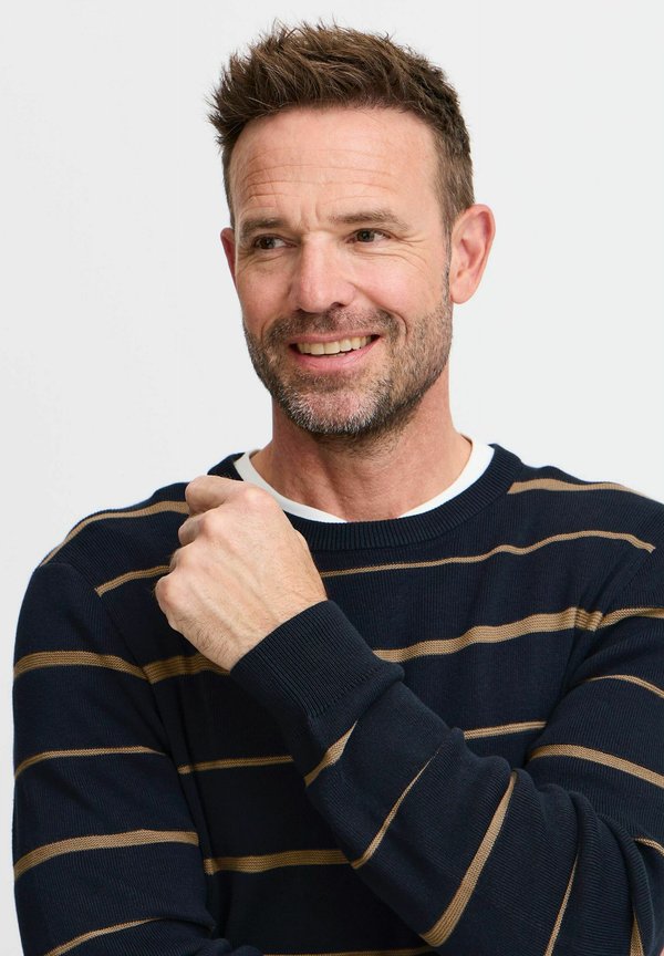 FQKYLE reversed strip crewneck neck - Jumper - salute2