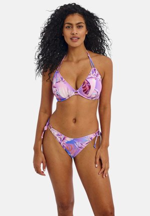 Conjunto de bikini floral morado que incluye un top en triángulo y una parte de abajo con lazo ajustable a los lados. Tela suave con patrones estampados vibrantes.