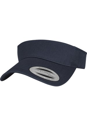 Cappello visiera blu navy realizzato in tessuto robusto, con un ampio e piatto orlo e una toppa ovale con il logo che presenta il testo "The Classics" e i dettagli del marchio.
