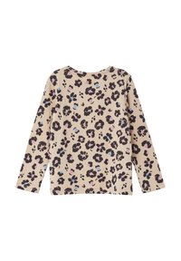 Langsleeve top in beige met een panterprintpatroon in zwart, roze en blauw. Heeft een ronde halslijn en een zachte textuur.