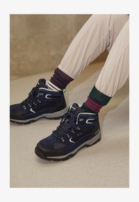 Izbrano, sky captain/mint/navigate