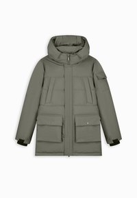 Groene gewatteerde winterjas met een hoge kraag, een ritssluiting aan de voorkant, drukknoopjes, klepzakken en verstelbare polsbanden.