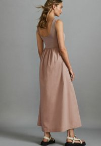 Next REGULAR FIT - Pulóverruha - stone