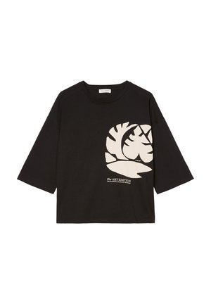 Czarna koszula z długim rękawem z beżowym abstrakcyjnym wzorem liścia oraz napisem „the ART EDITION” na dolnej prawej przedniej stronie.