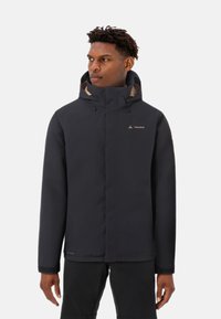 Schwarz wasserfeste Jacke mit Kapuze, ausgestattet mit einem Reißverschluss vorne, elastischen Bündchen und einem beigen Innenfutter. Markenlogo auf der Brust sichtbar.