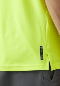 Under Armour VANISH ENERGY GRAPHIC - Basic T-shirt - high vis yellow / castlerock / castlerock