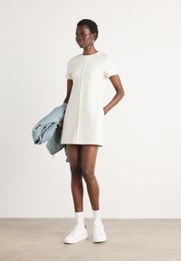 Calvin Klein Jeans MILANO T SHIRT DRESS - Haljina od žerseja - tofu