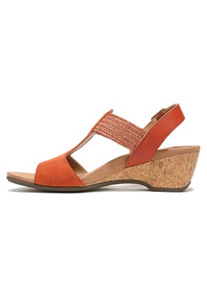 KAYTIE - Wedge sandals - clay sde