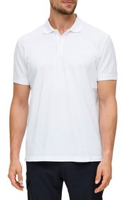 Witte polo shirt van katoen, met een klassieke kraag, korte mouwen en een rechte zoom. Eenvoudig ontwerp zonder zichtbare patronen.