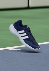 Niet geselecteerd, dark blue/footwear white/cyber metallic