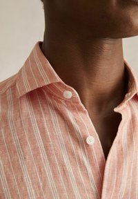 Reiss REGULAR FIT RUBAN różowy