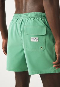 Next REGULAR FIT - CONTRAST STITCH - Badeshorts - sage green