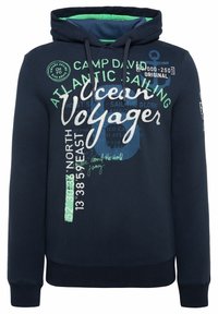 Sweat à capuche bleu marine avec doublure de capuche verte, cordons et texte sur le thème de la voile incluant « Ocean Voyager », coordonnées et graphique d'ancre à l'avant.