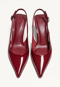 Bershka Klasične cipele s visokom petom - dark red