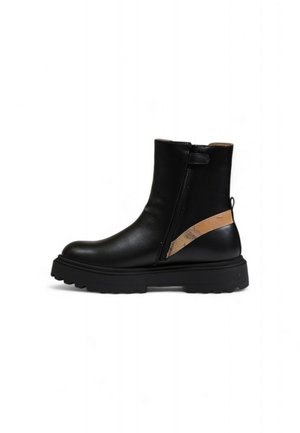 Stivaletti con plateau - black